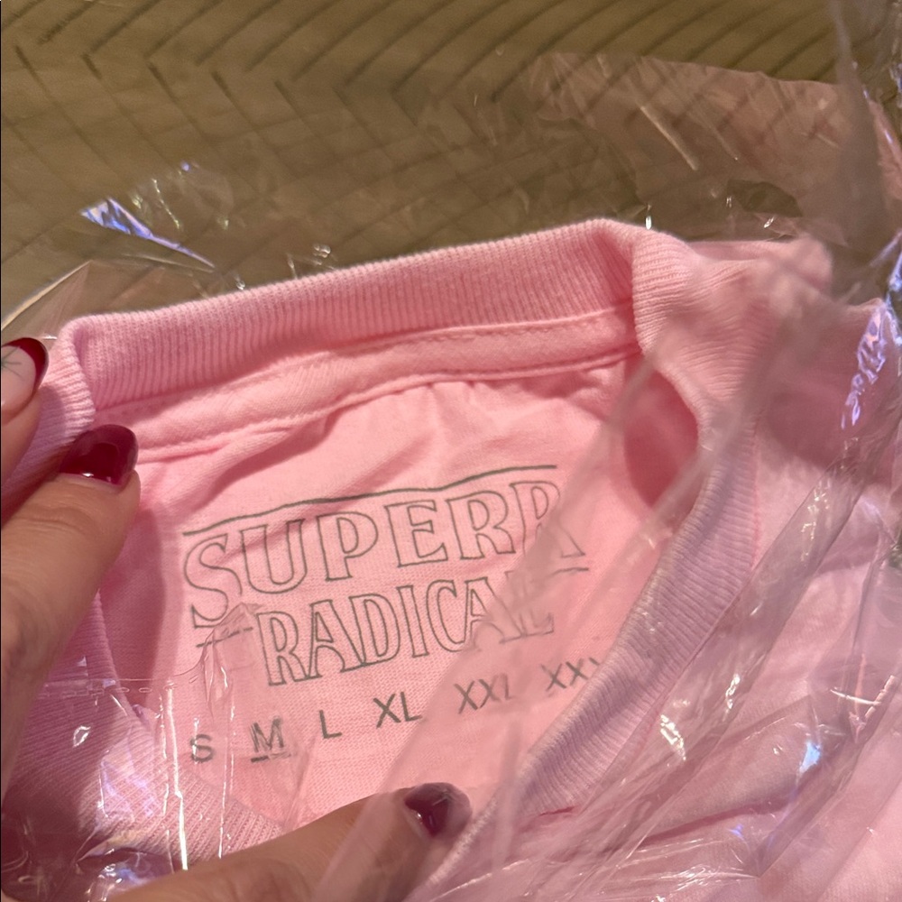 Superr Radical Pink Graphic Shirt size medium 🆕 - Picture 3 of 4